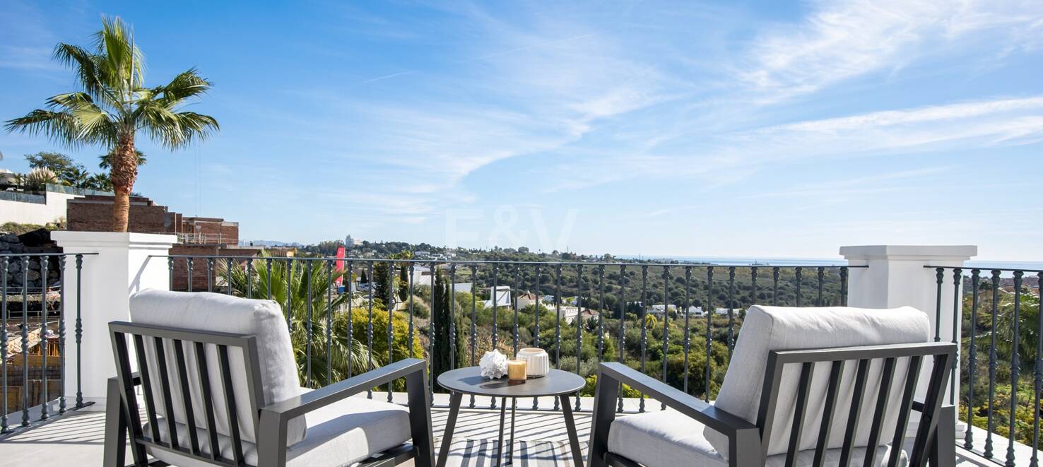 Modernised Villa in Los Flamingos Golf with Sea Views