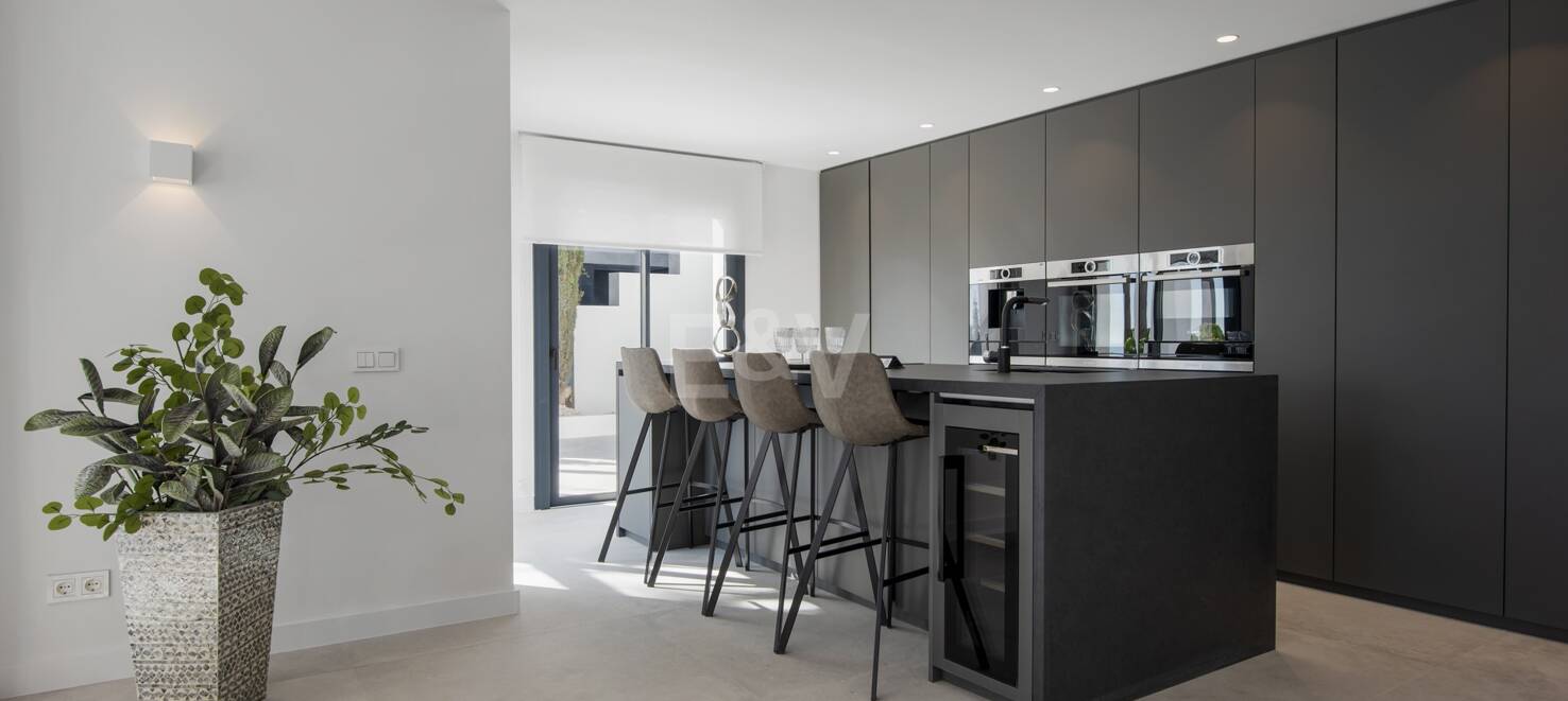 Modernised Villa in Los Flamingos Golf with Sea Views