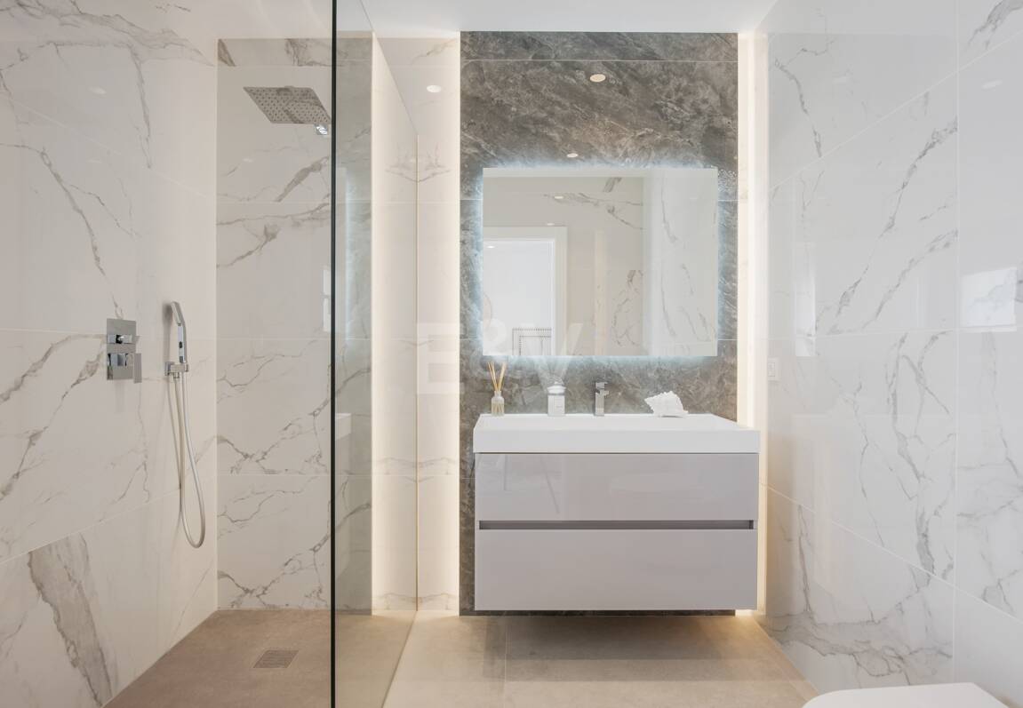 Modernizacja willi w Los Flamingos Golf z widokiem na morze