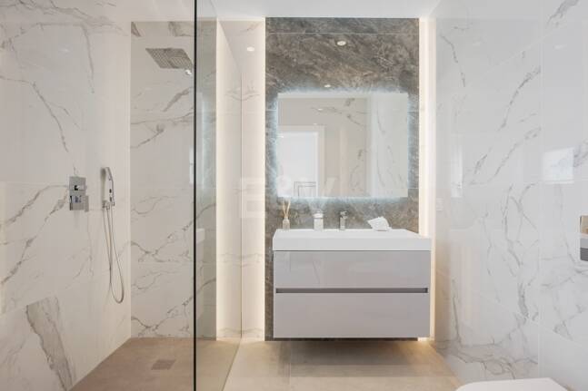 Modernizacja willi w Los Flamingos Golf z widokiem na morze