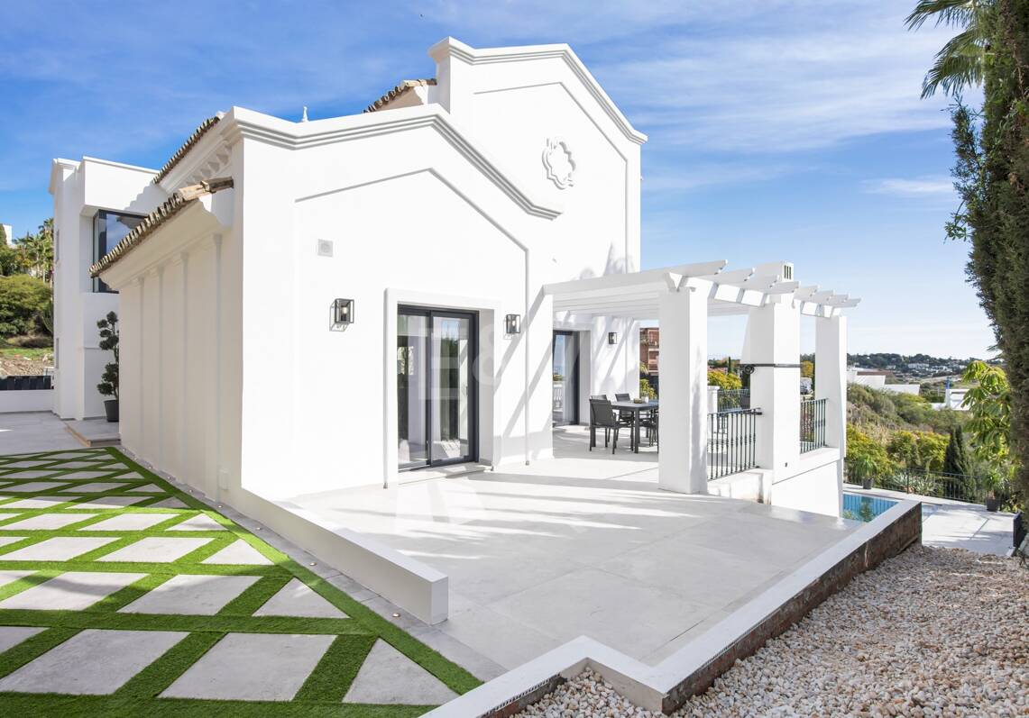 Villa modernisée à Los Flamingos Golf avec vue sur la mer
