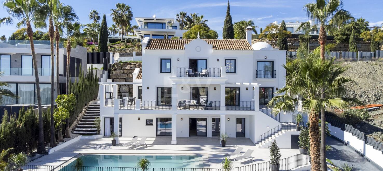 Modernised Villa in Los Flamingos Golf with Sea Views