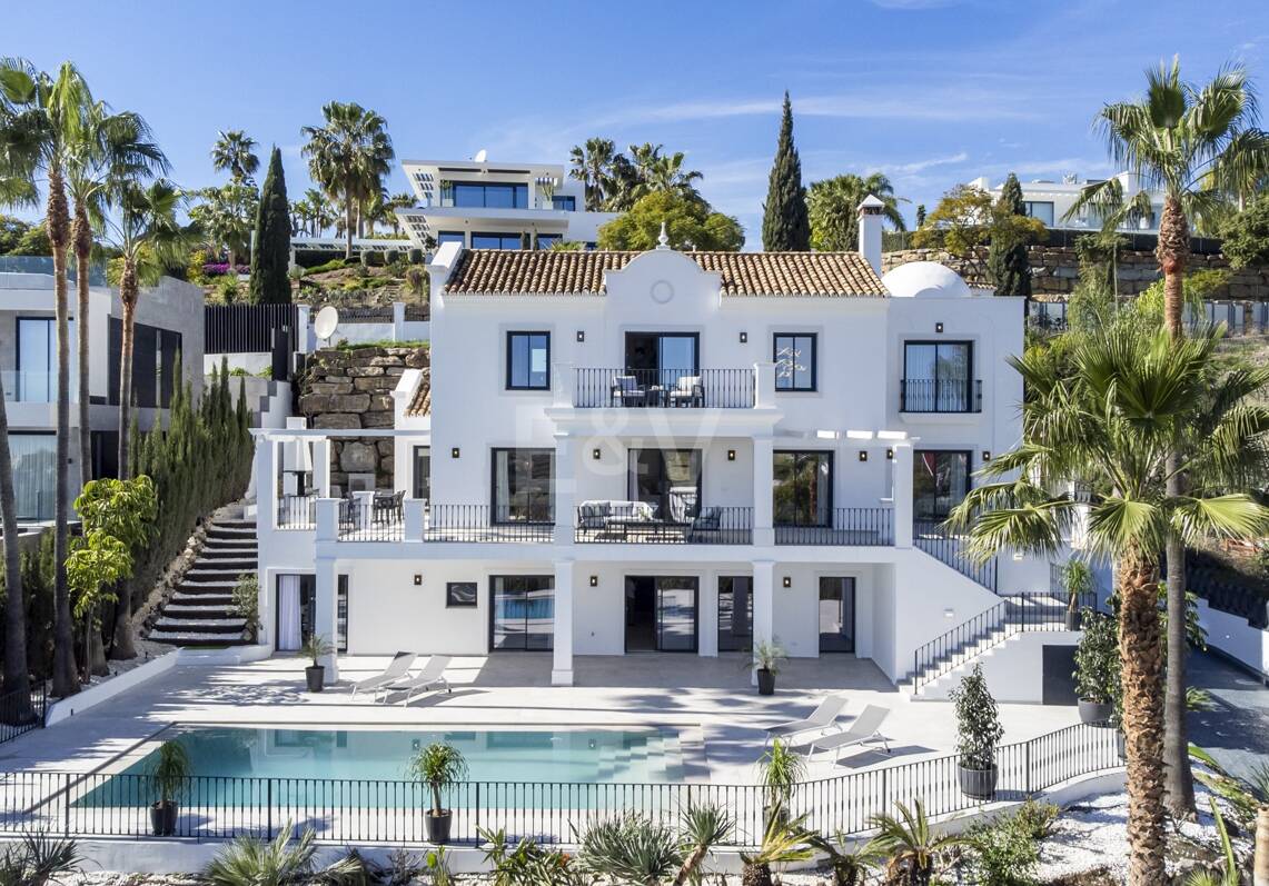Villa modernisée à Los Flamingos Golf avec vue sur la mer