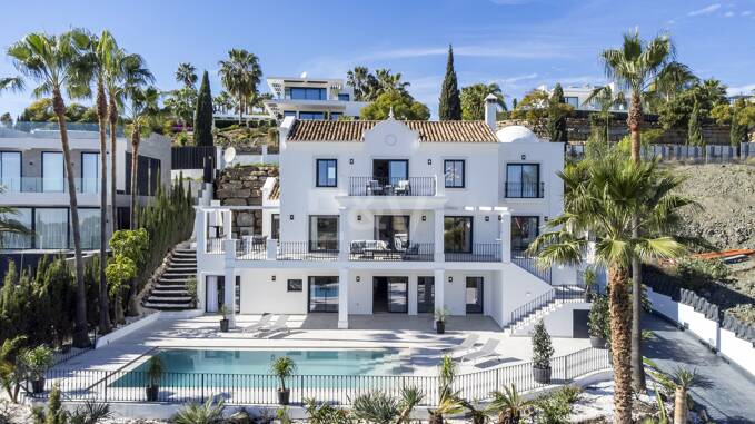 Modernised Villa in Los Flamingos Golf with Sea Views