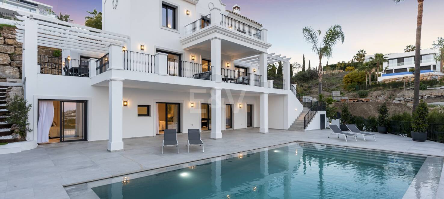 Modernised Villa in Los Flamingos Golf with Sea Views