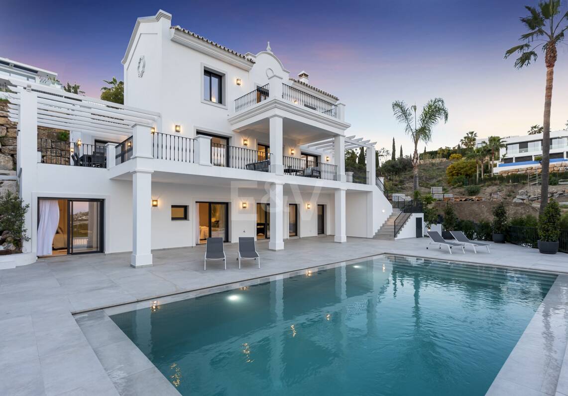 Villa modernisée à Los Flamingos Golf avec vue sur la mer