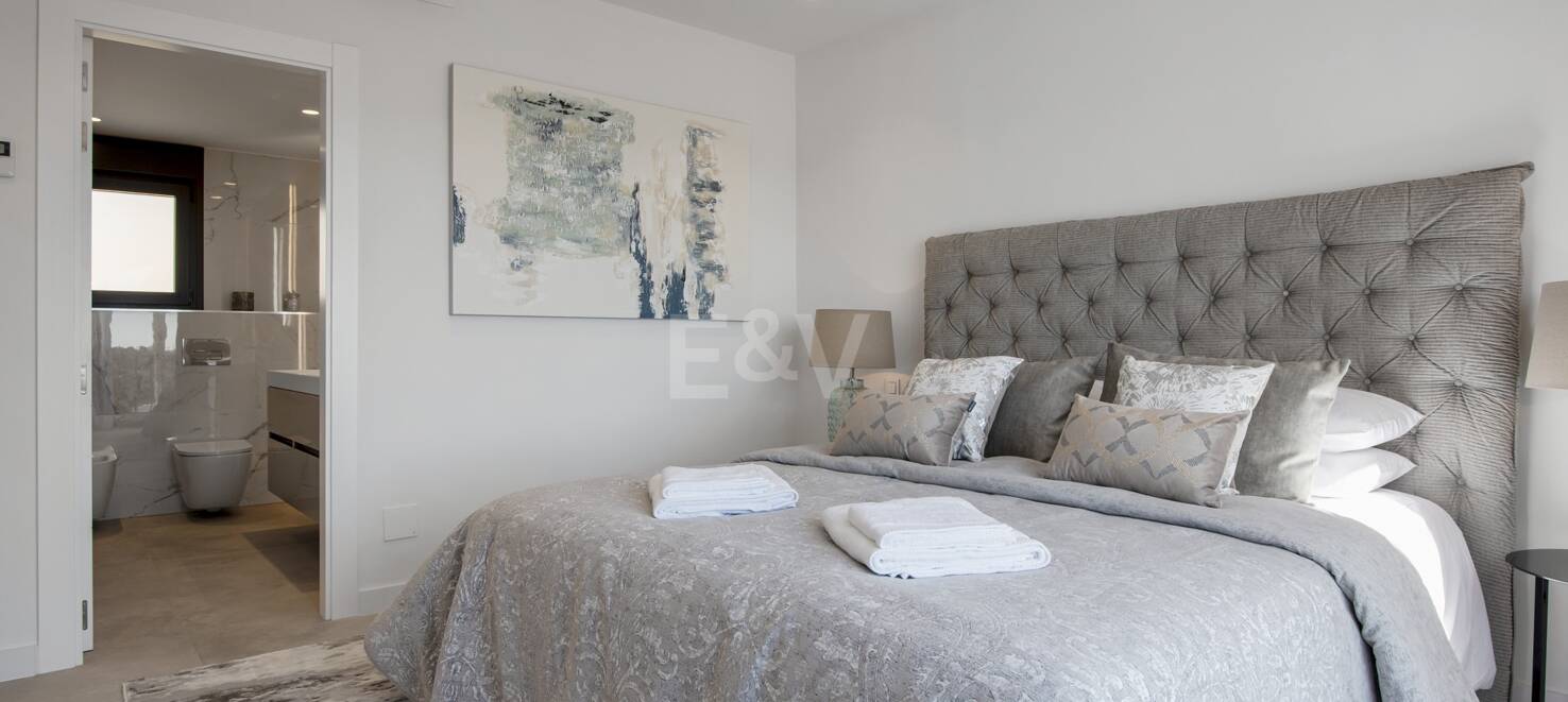 Modernised Villa in Los Flamingos Golf with Sea Views