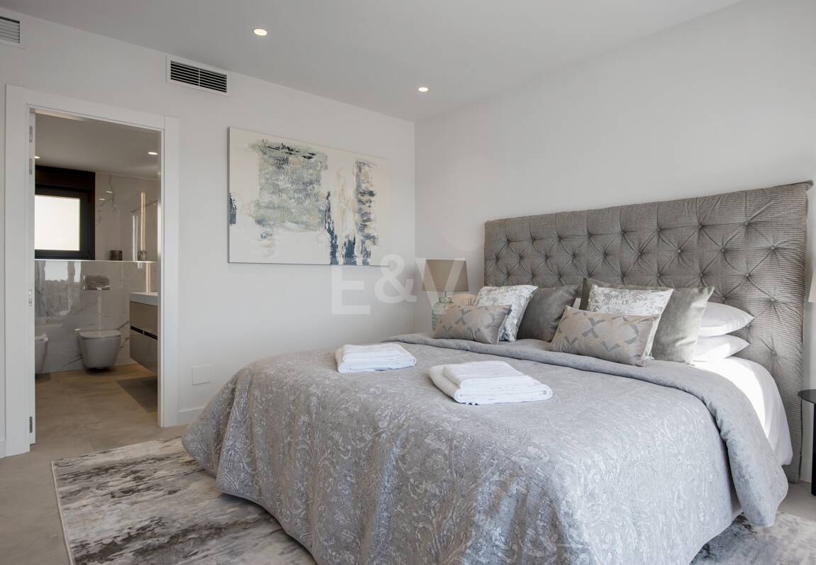 Modernizacja willi w Los Flamingos Golf z widokiem na morze