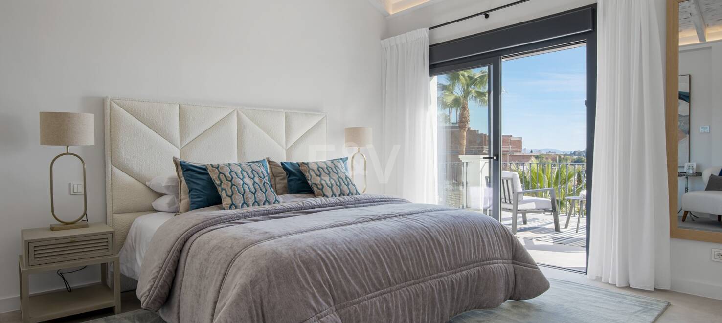 Modernised Villa in Los Flamingos Golf with Sea Views