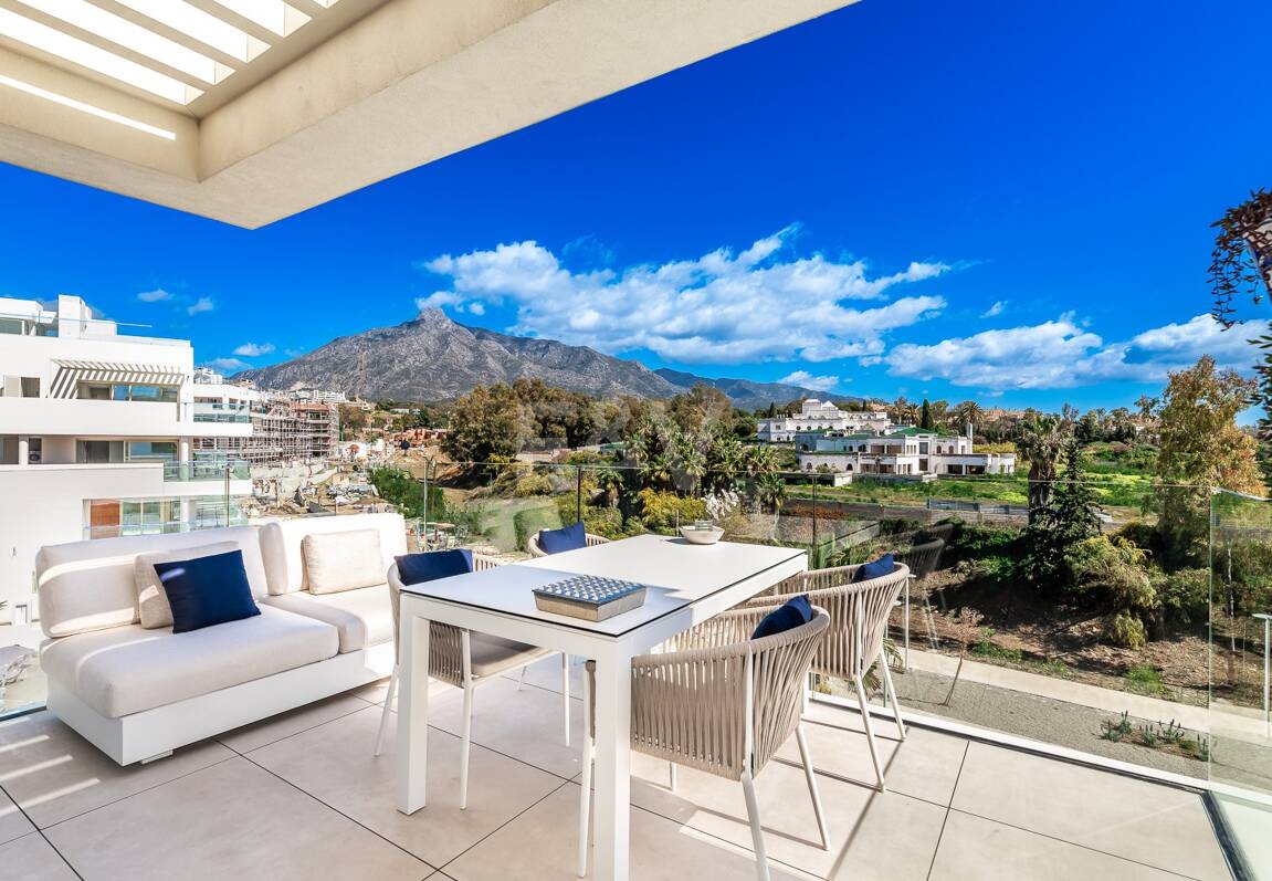 Spectacular Penthouse in Benalus Close to the Beach with Private Pool and Sea View