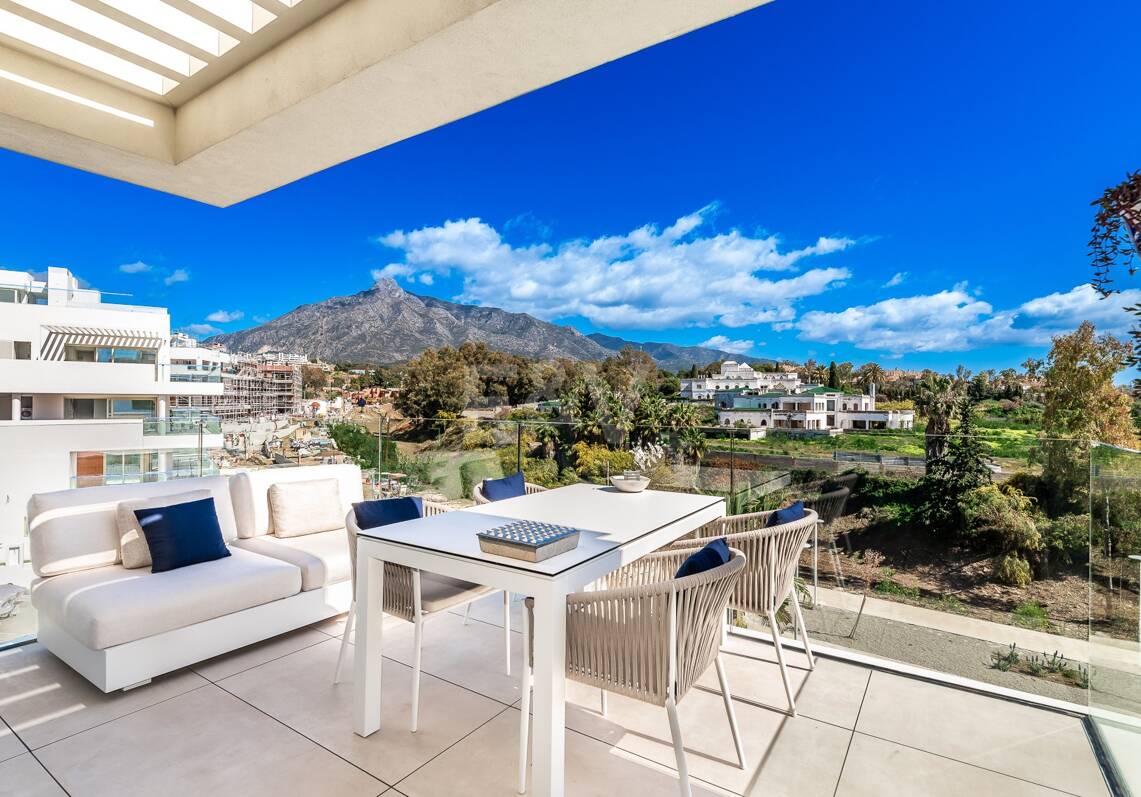 Spectacular Penthouse in Benalus Close to the Beach with Private Pool and Sea View