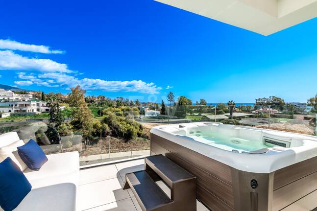 Spectacular Penthouse in Benalus Close to the Beach with Private Pool and Sea View