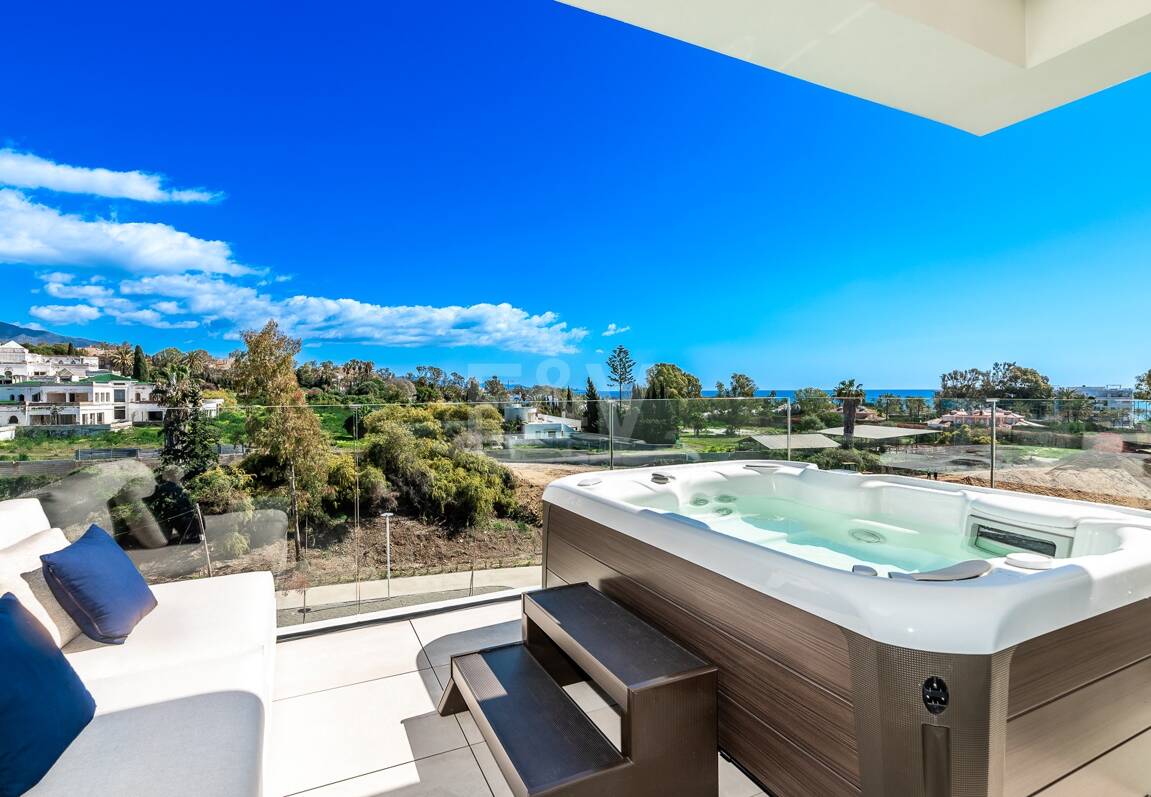 Spectacular Penthouse in Benalus Close to the Beach with Private Pool and Sea View