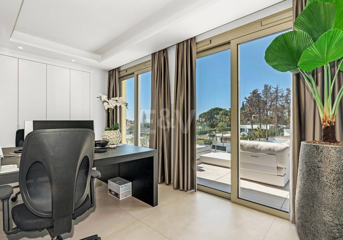 Spectacular Penthouse in Benalus Close to the Beach with Private Pool and Sea View