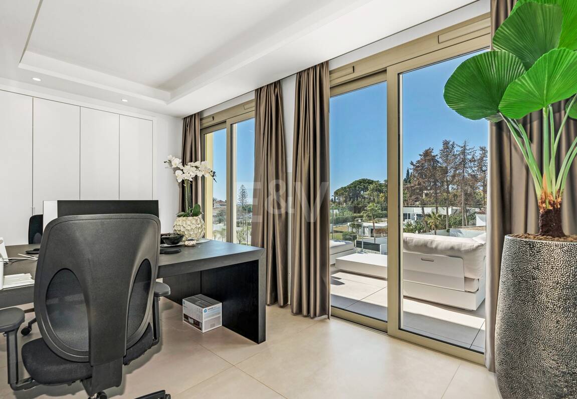 Spectacular Penthouse in Benalus Close to the Beach with Private Pool and Sea View