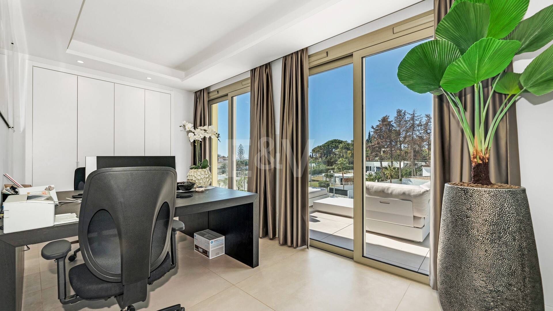 Spectacular Penthouse in Benalus Close to the Beach with Private Pool and Sea View