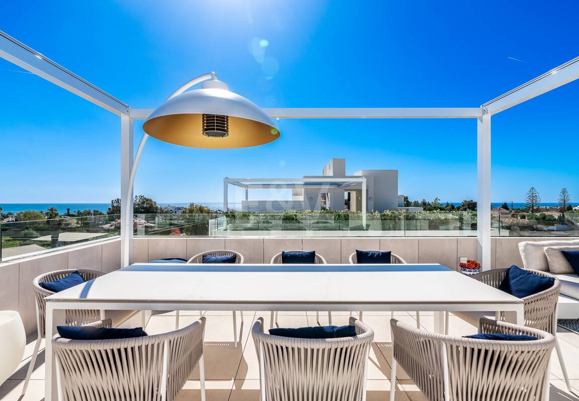 Spectacular Penthouse in Benalus Close to the Beach with Private Pool and Sea View