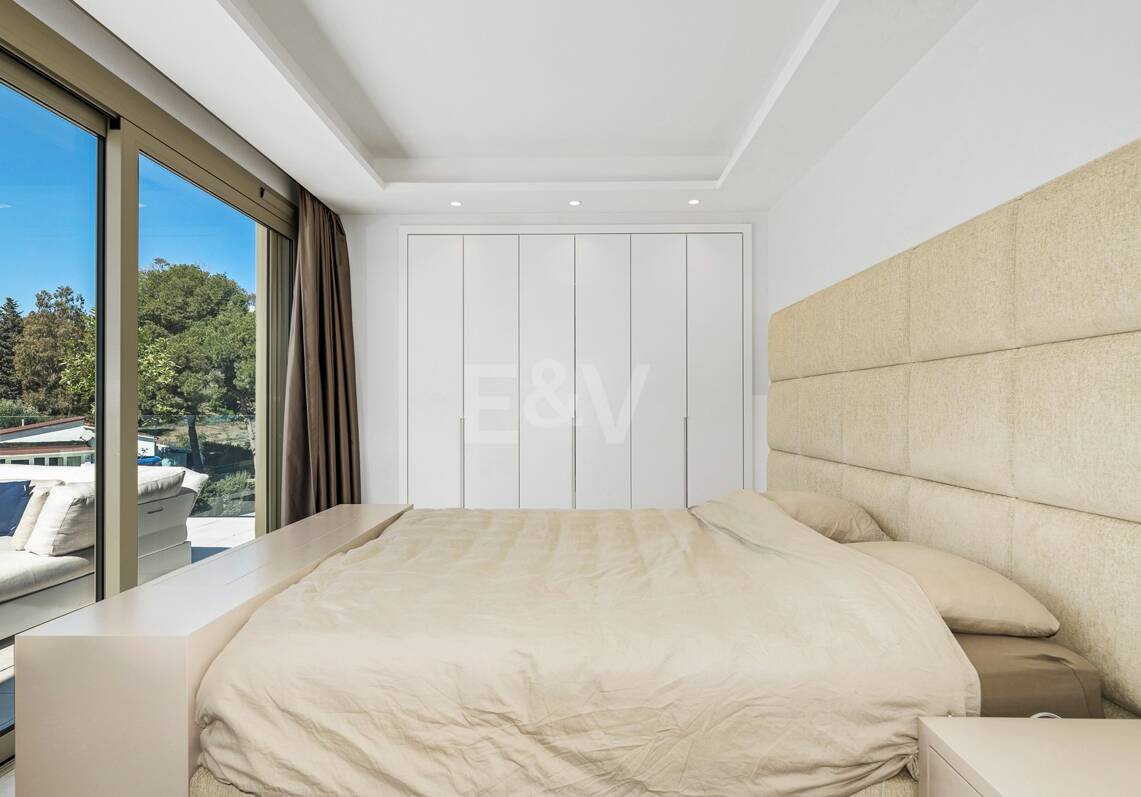 Spectacular Penthouse in Benalus Close to the Beach with Private Pool and Sea View