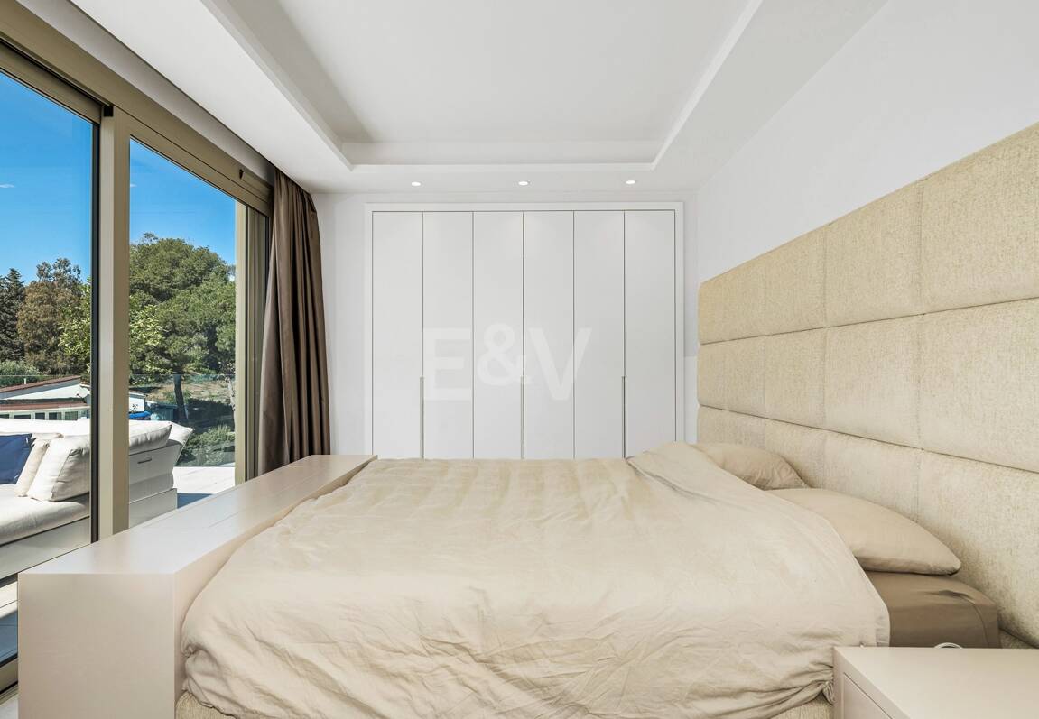 Spectacular Penthouse in Benalus Close to the Beach with Private Pool and Sea View