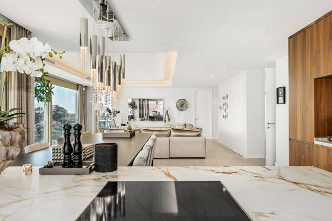 Spectacular Penthouse in Benalus Close to the Beach with Private Pool and Sea View