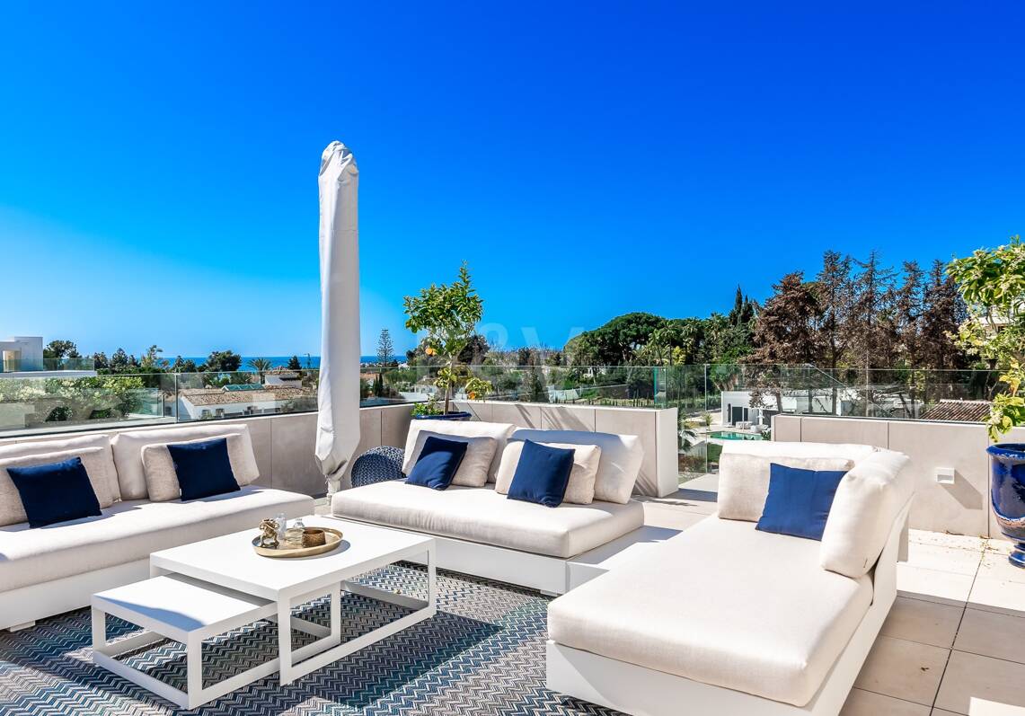Spectacular Penthouse in Benalus Close to the Beach with Private Pool and Sea View