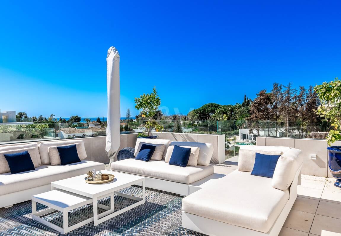 Spectacular Penthouse in Benalus Close to the Beach with Private Pool and Sea View