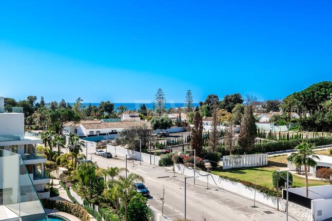 Spectacular Penthouse in Benalus Close to the Beach with Private Pool and Sea View