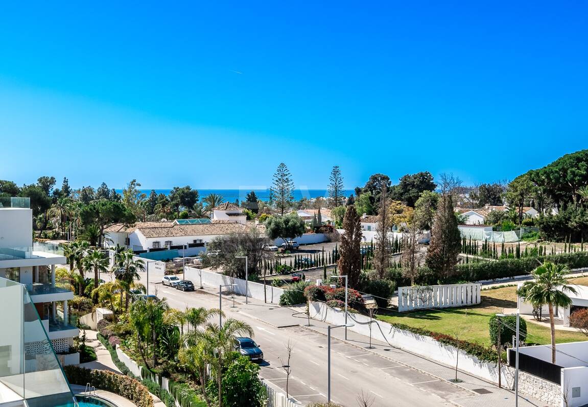 Spectacular Penthouse in Benalus Close to the Beach with Private Pool and Sea View