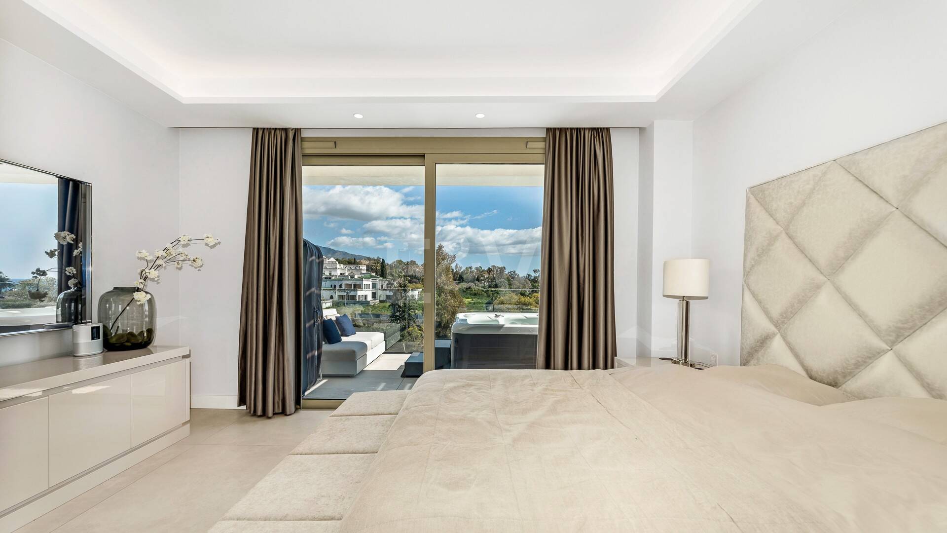 Spectacular Penthouse in Benalus Close to the Beach with Private Pool and Sea View