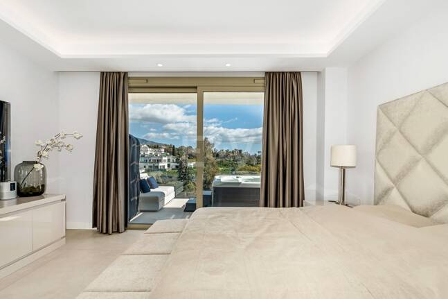 Spectacular Penthouse in Benalus Close to the Beach with Private Pool and Sea View