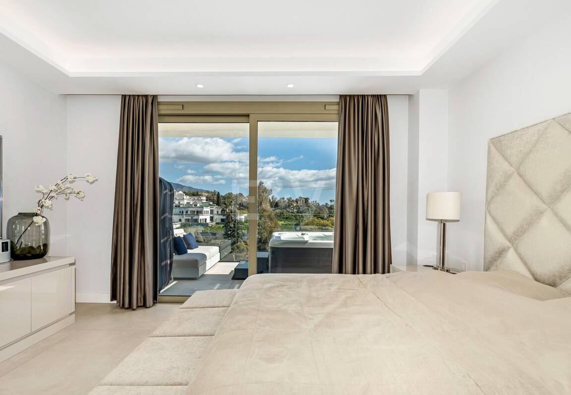 Spectacular Penthouse in Benalus Close to the Beach with Private Pool and Sea View