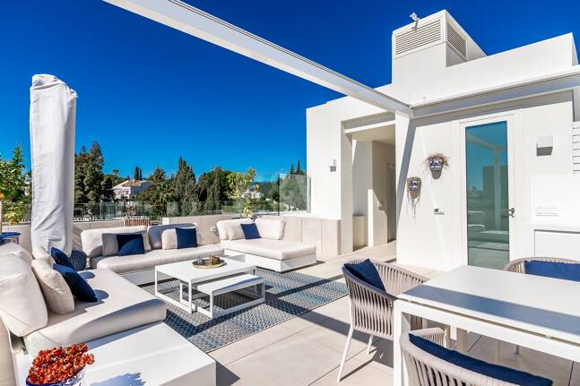 Spectacular Penthouse in Benalus Close to the Beach with Private Pool and Sea View