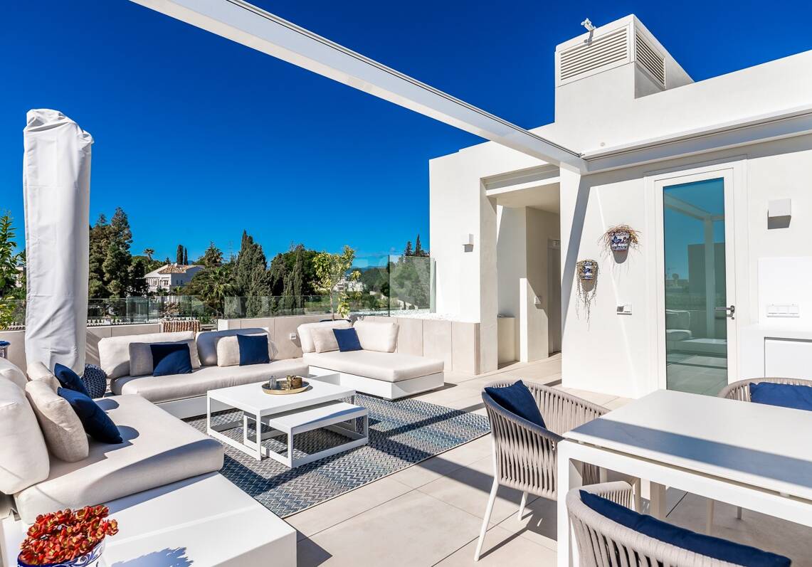 Spectacular Penthouse in Benalus Close to the Beach with Private Pool and Sea View