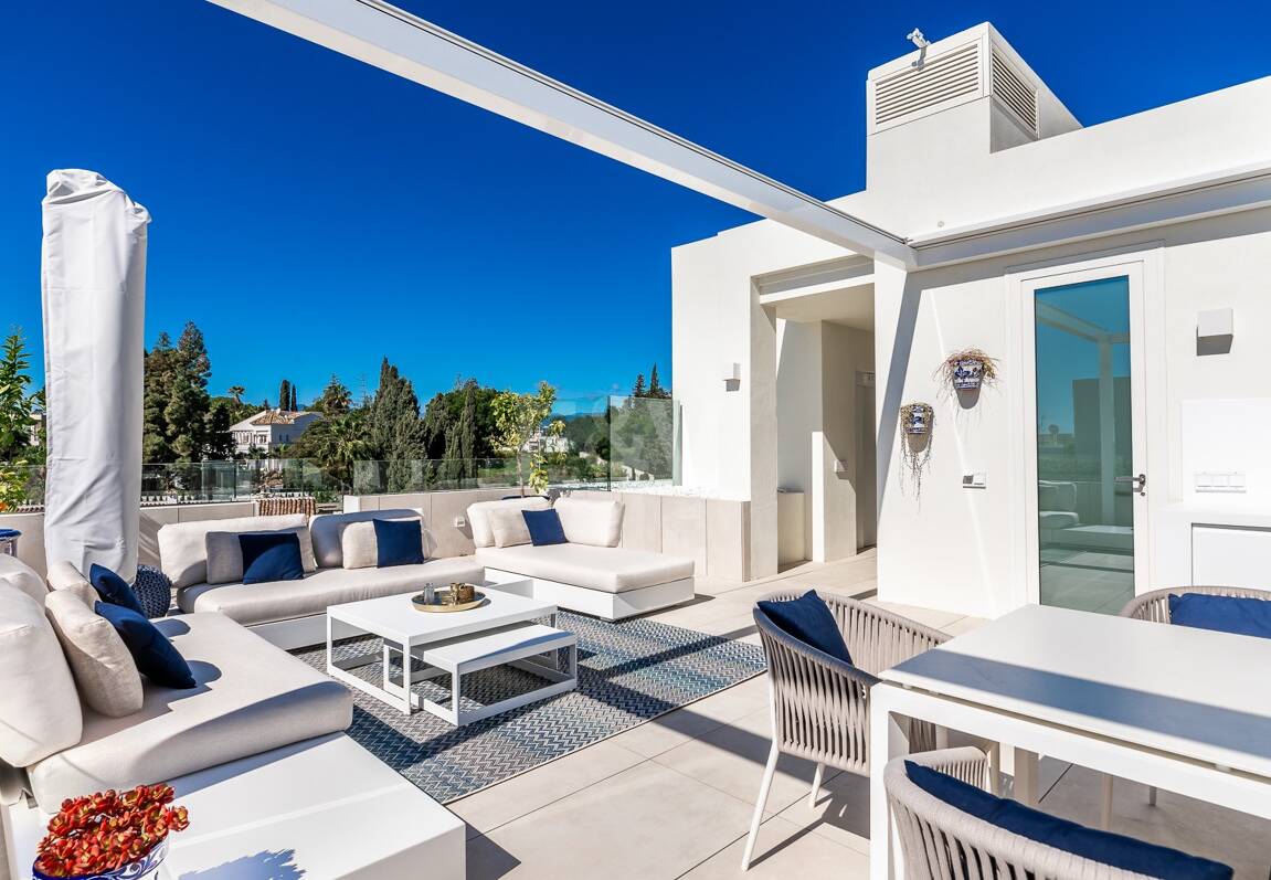 Spectacular Penthouse in Benalus Close to the Beach with Private Pool and Sea View