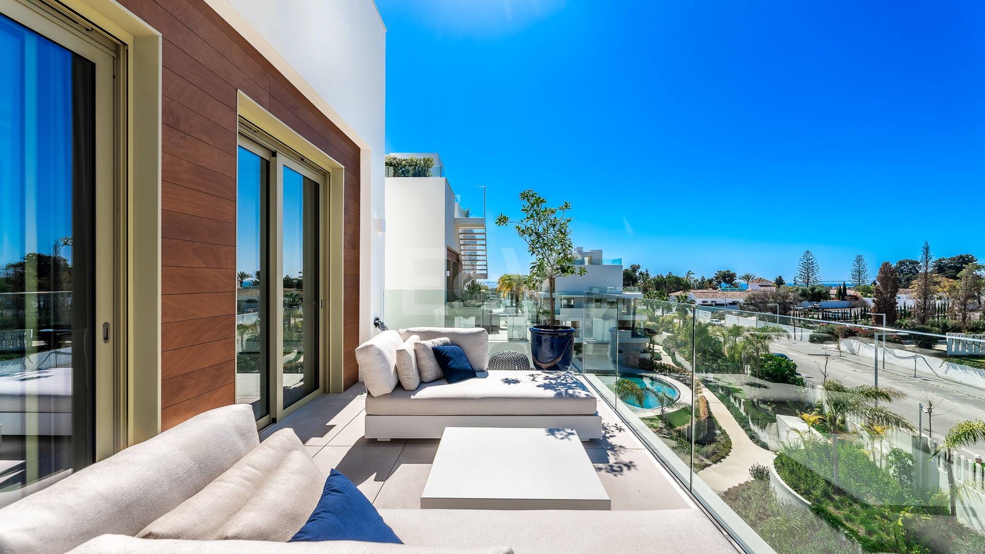 Spectacular Penthouse in Benalus Close to the Beach with Private Pool and Sea View