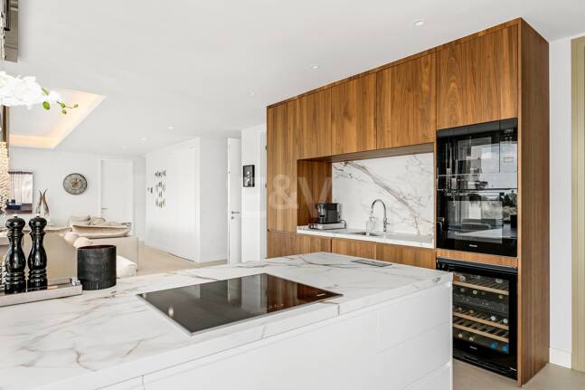 Spectacular Penthouse in Benalus Close to the Beach with Private Pool and Sea View