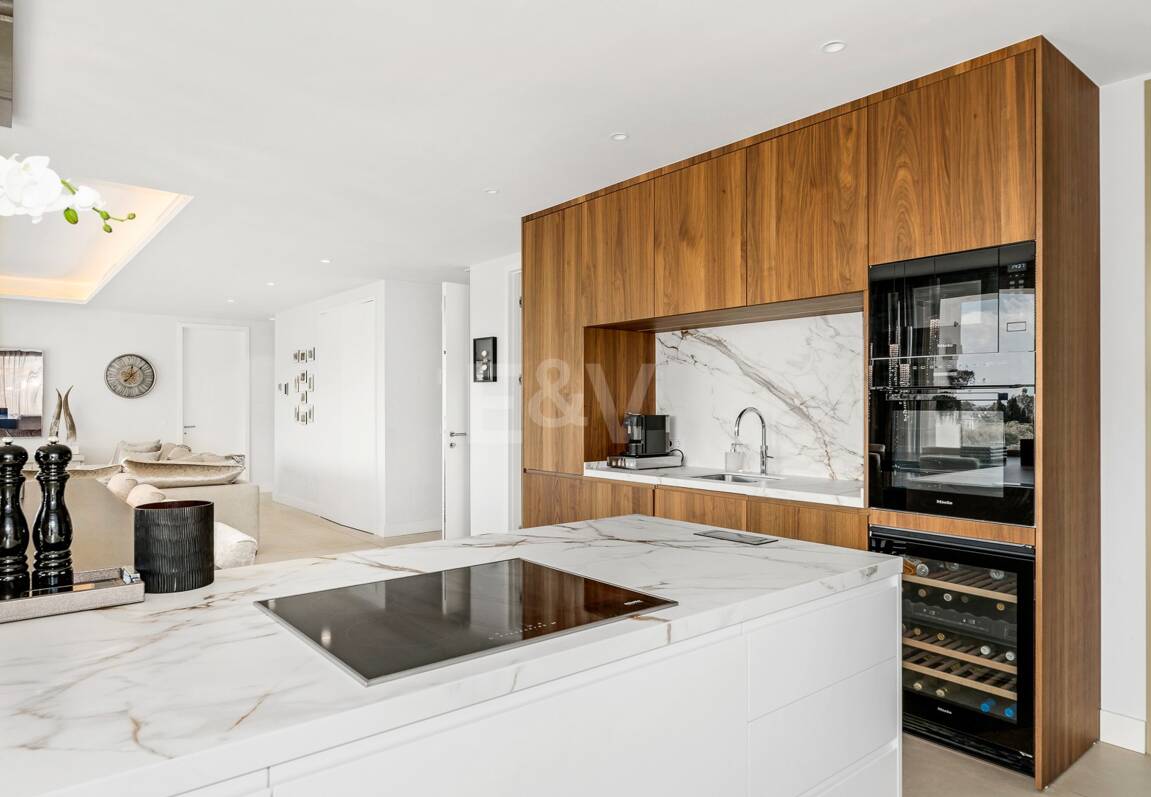 Spectacular Penthouse in Benalus Close to the Beach with Private Pool and Sea View