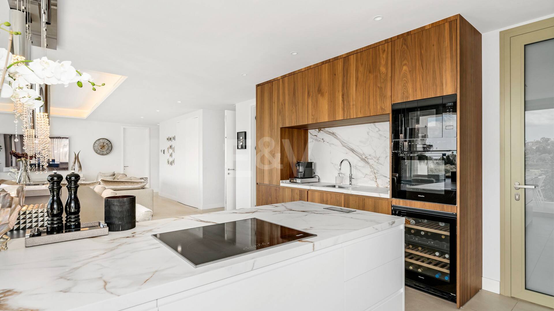 Spectacular Penthouse in Benalus Close to the Beach with Private Pool and Sea View