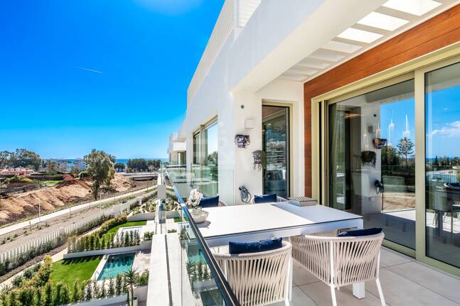 Spectacular Penthouse in Benalus Close to the Beach with Private Pool and Sea View