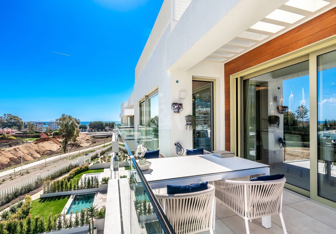Spectacular Penthouse in Benalus Close to the Beach with Private Pool and Sea View