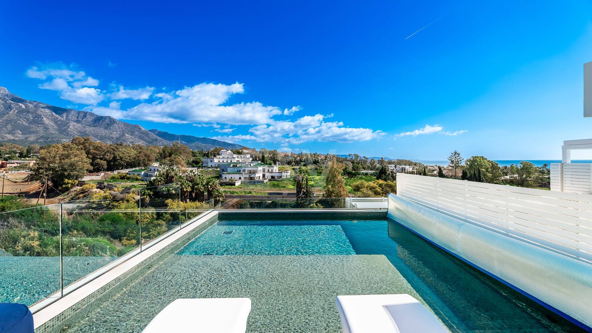 Spectacular Penthouse in Benalus Close to the Beach with Private Pool and Sea View