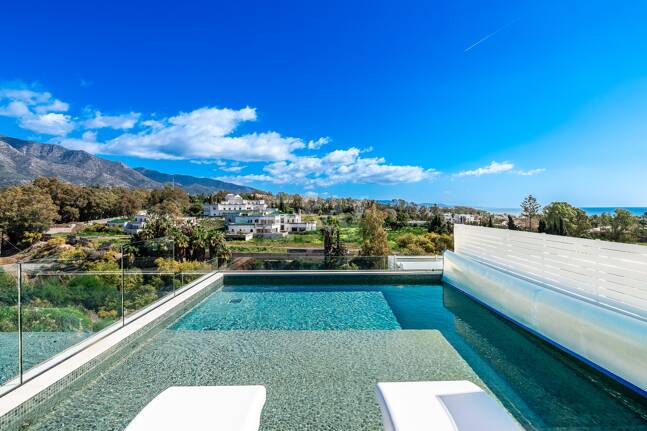 Spectacular Penthouse in Benalus Close to the Beach with Private Pool and Sea View