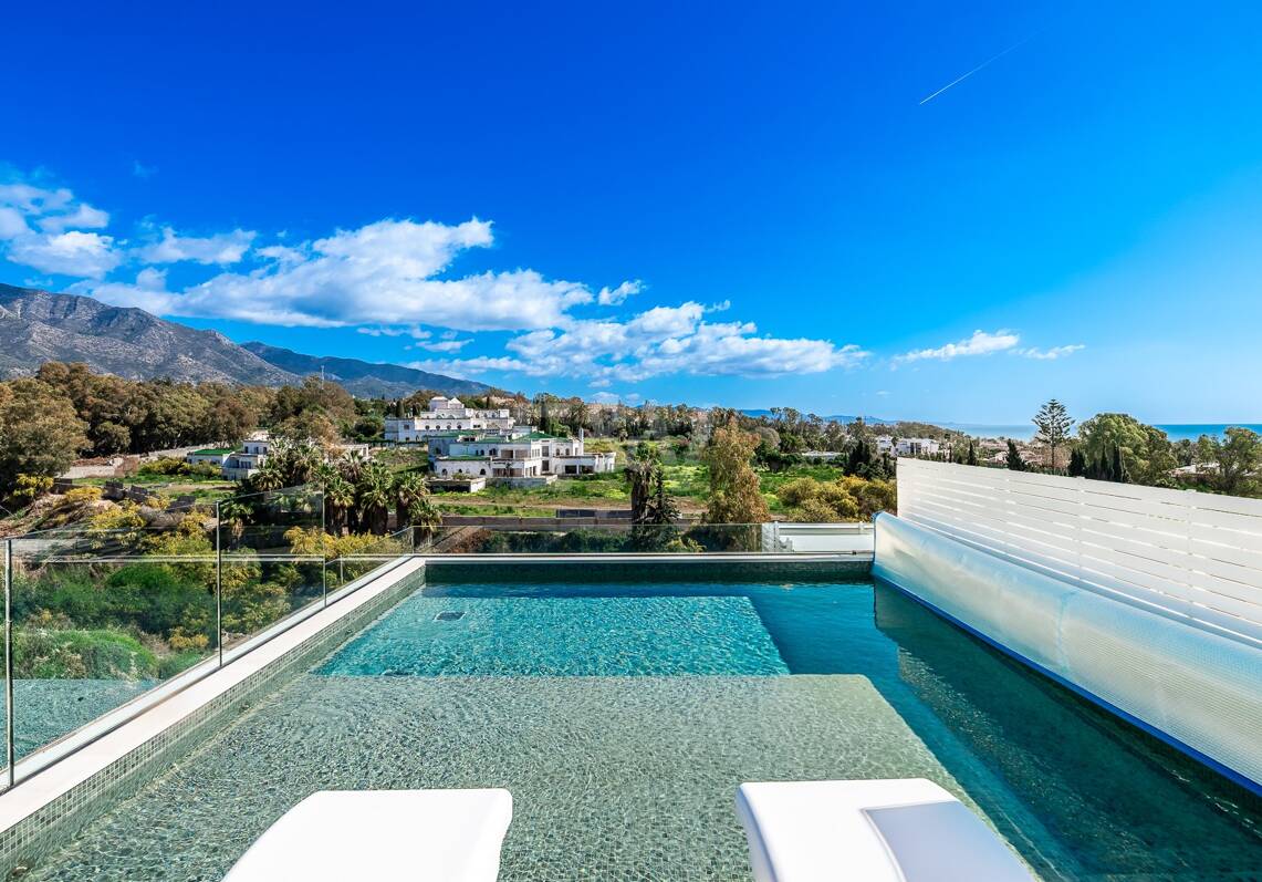 Spectacular Penthouse in Benalus Close to the Beach with Private Pool and Sea View