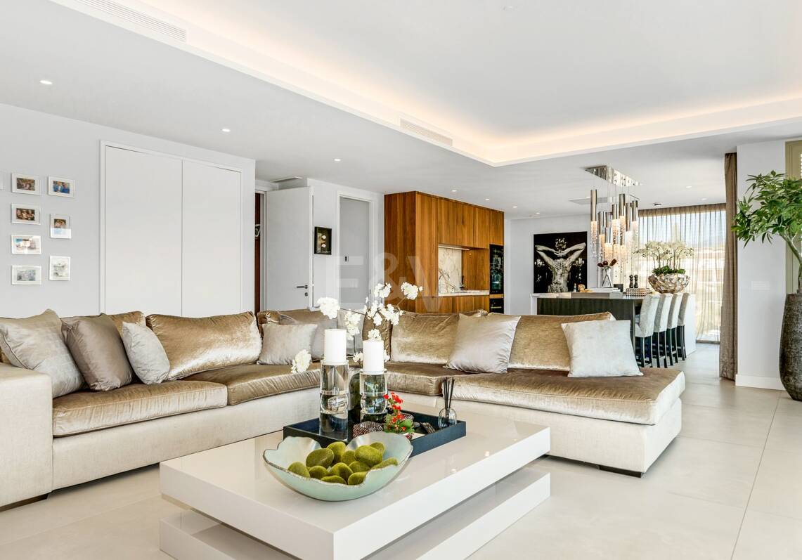 Spectacular Penthouse in Benalus Close to the Beach with Private Pool and Sea View
