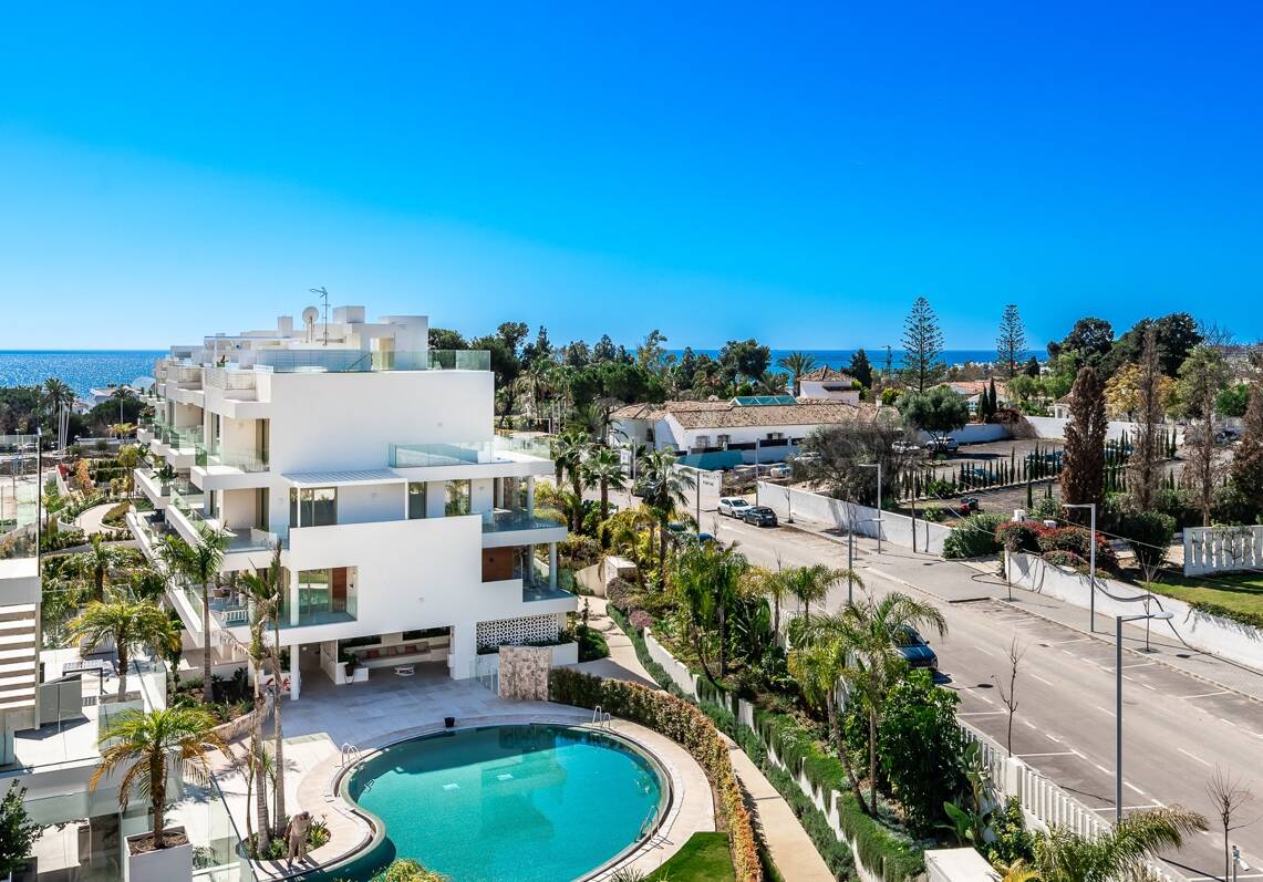 Spectacular Penthouse in Benalus Close to the Beach with Private Pool and Sea View