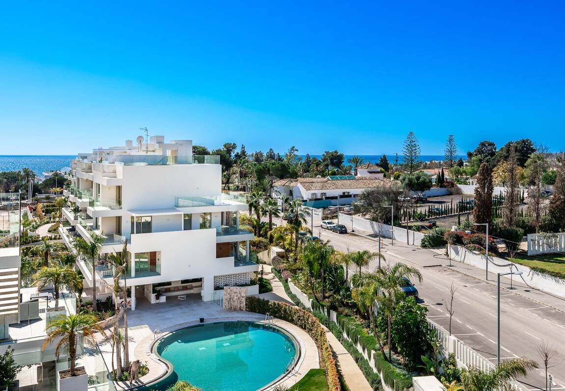 Spectacular Penthouse in Benalus Close to the Beach with Private Pool and Sea View