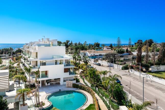 Spectacular Penthouse in Benalus Close to the Beach with Private Pool and Sea View
