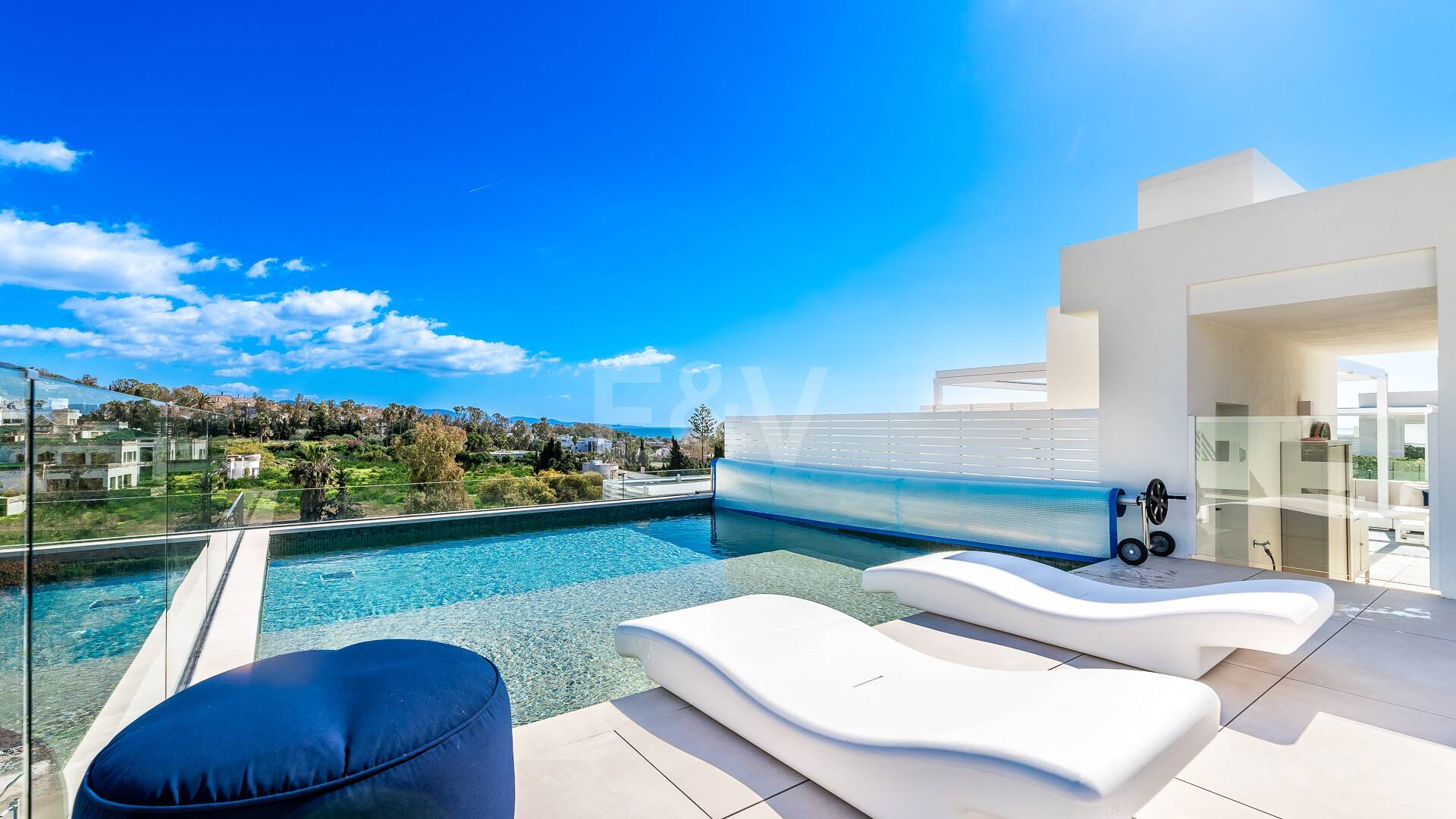 Spectacular Penthouse in Benalus Close to the Beach with Private Pool and Sea View