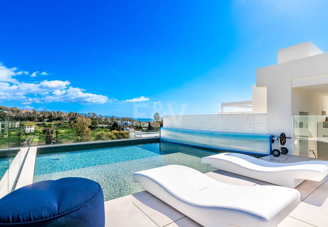 Spectacular Penthouse in Benalus Close to the Beach with Private Pool and Sea View