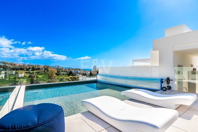 Spectacular Penthouse in Benalus Close to the Beach with Private Pool and Sea View